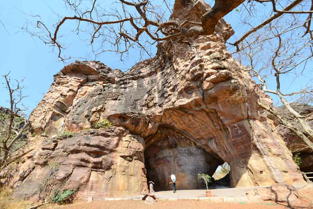 Bhimbetka Rock Shelters: Drive into the Prehistoric Art of India - Travelb