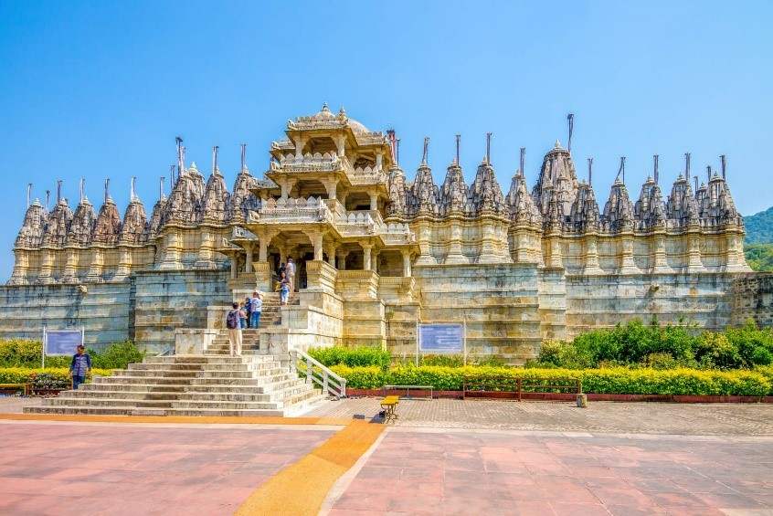 Visit Dilwara Temples At The Only Hill Station In Rajasthan Travelb