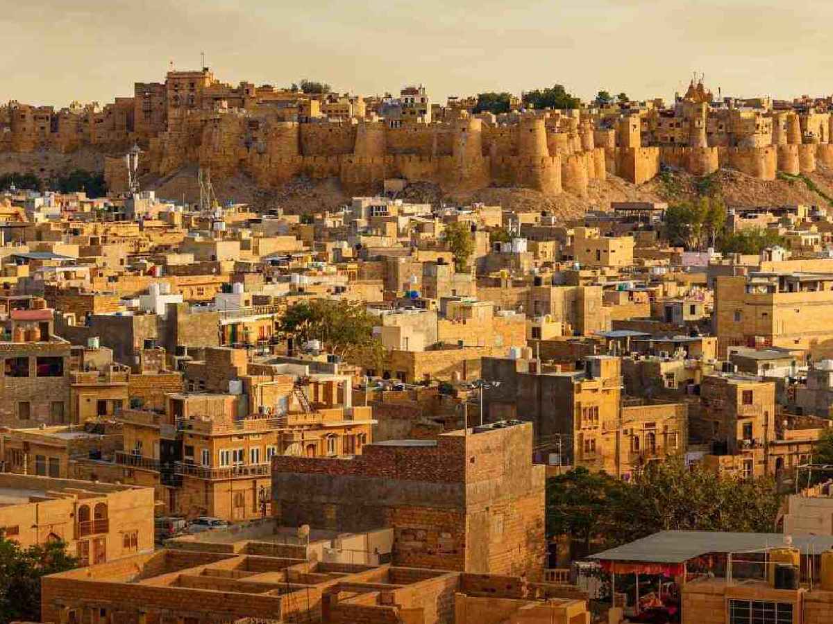 <strong></img>Visit Jaisalmer, the Golden City of the Thar Desert in Rajasthan</strong>